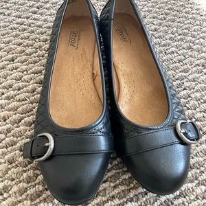 Flats with orthopedic arch.